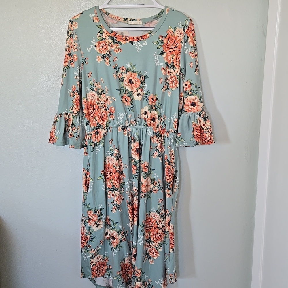 Reb & J | Sage Green & Peach Floral Bell Sleeve Midi Dress Size Large